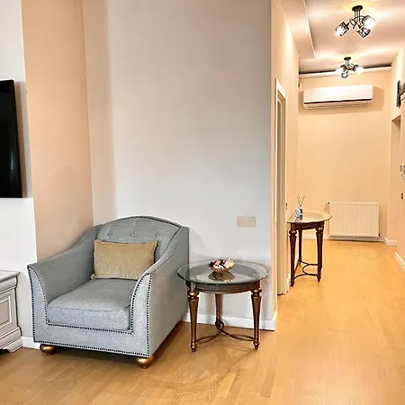 Next Apartman *